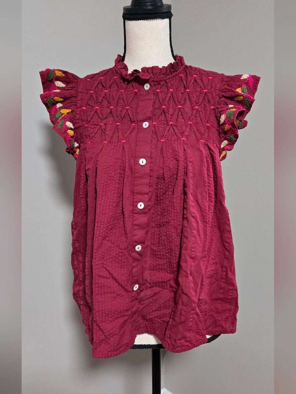 THML textured button-up top smocked geometric bib neckline a ruffled collar S